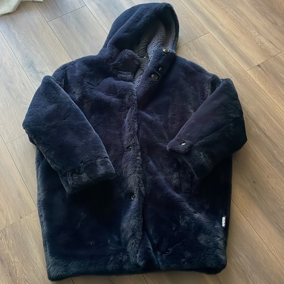 UGG Nori Oversize Faux Fur Jacket- XS - Picture 2 of 6